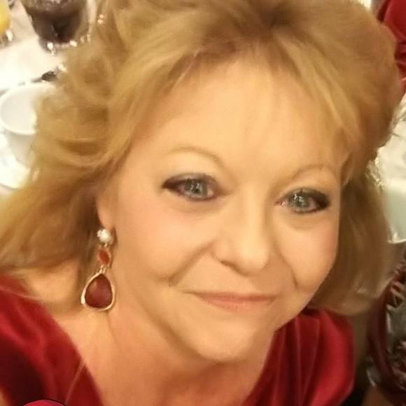 Meet your Posher, Julia - Picture 1 of 1